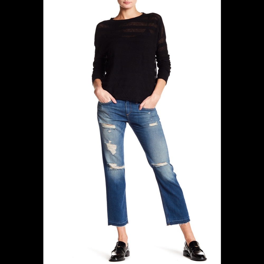Like new Rag and Bone distressed boyfriend jeans!!